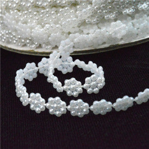 WHITE POLY FLOWER BEADS (FLAT BACK)